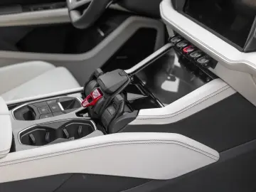 Lamborghini Urus SE   Akrapovic   B&O   Rear Entertainment