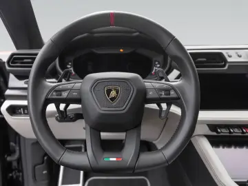 Lamborghini Urus SE   Akrapovic   B&O   Rear Entertainment