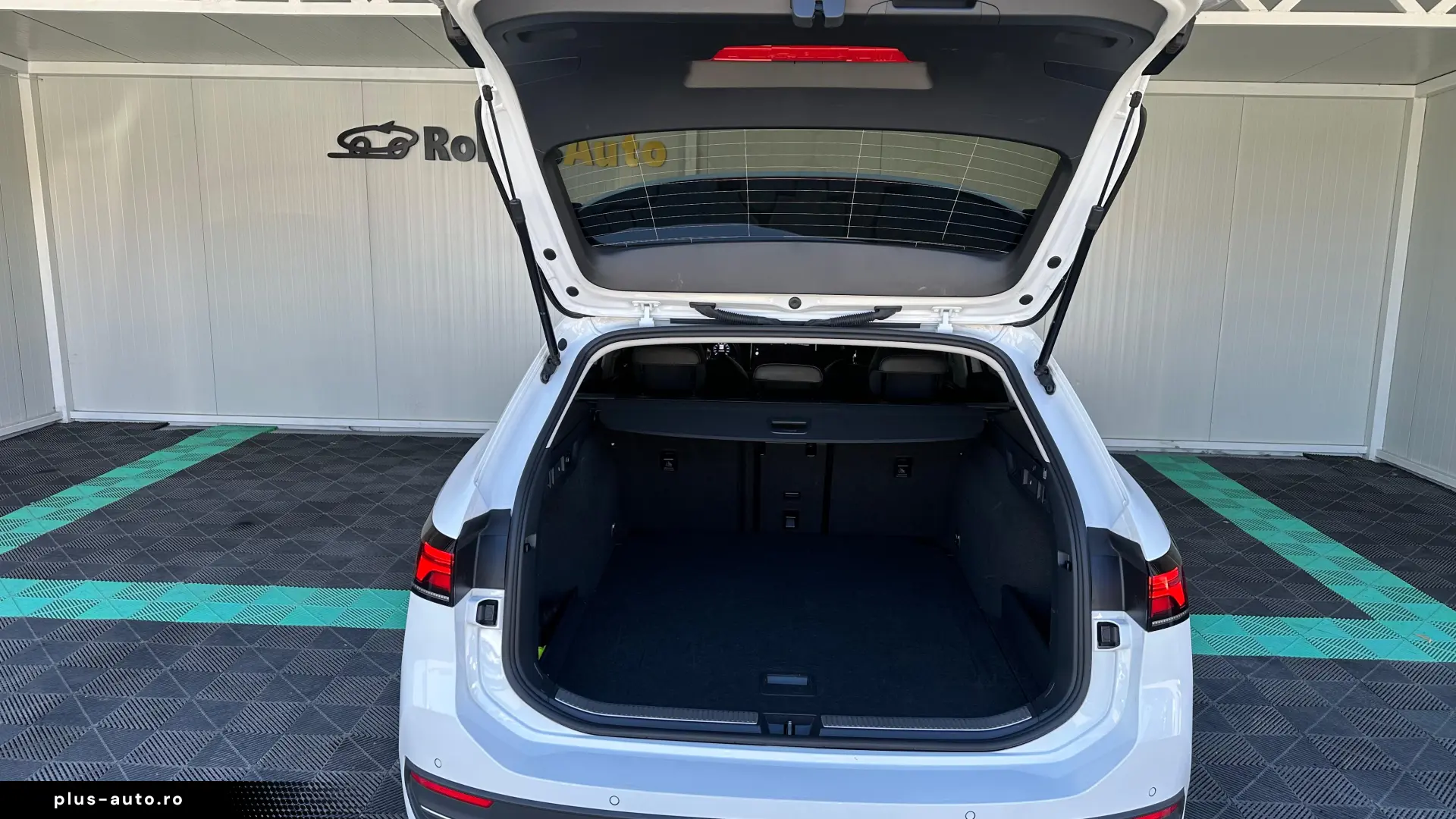 Volkswagen Passat SW Hibrid 1.5 Benzina 150 CP An 2025