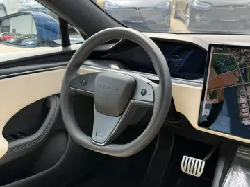 TESLA MODEL S PLAID   MATRIX LED   ENHANCED AP 4   21