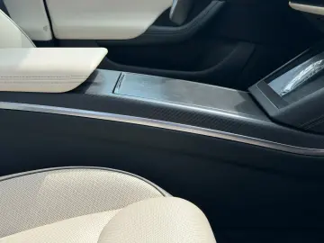 TESLA MODEL S PLAID   MATRIX LED   ENHANCED AP 4   21