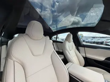 TESLA MODEL S PLAID   MATRIX LED   ENHANCED AP 4   21