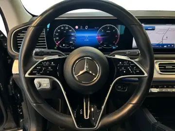 GLE 300 d 4MATIC   PANO • MULTIBEAM LED • WIDESCREEN