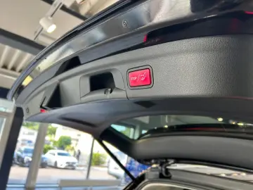 GLE 300 d 4MATIC   PANO • MULTIBEAM LED • WIDESCREEN