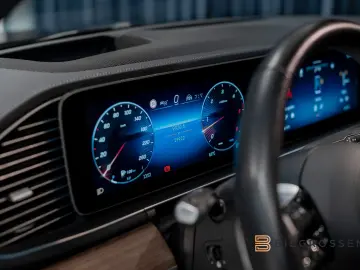 MERCEDES GLS 450 d 4MATIC AMG LINE • MASSAGE