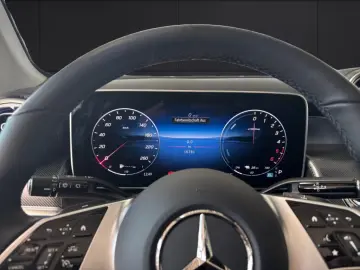 MERCEDES GLC 300 de 4MATIC AVANTGARDE • PANO