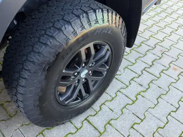 FORD RANGER RAPTOR DOUBLE CAB   4x4 • OFF-ROAD
