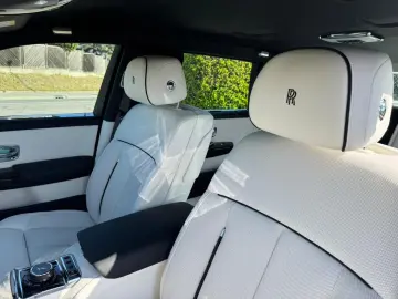 ROLLS-ROYCE PHANTOM EXTENDED   571 CP