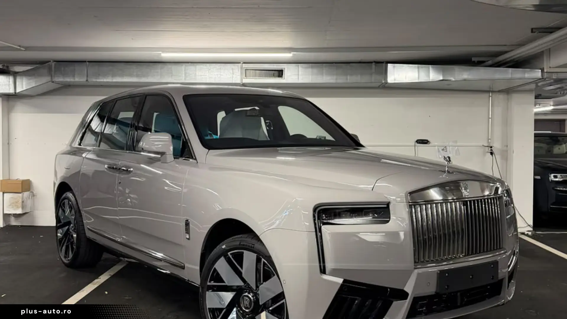 ROLLS-ROYCE CULLINAN SILVER BADGE   V12 544 CP