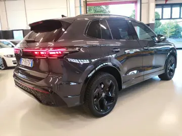 VOLKSWAGEN TIGUAN R-LINE eHYBRID