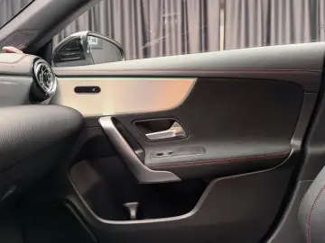 Mercedes-Benz CLA 180 COUPE AMG