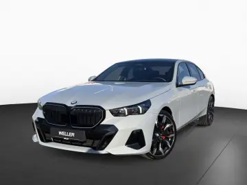 BMW 520i M Sport PRO Pano B W IconicGlow