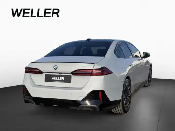 BMW 520i M Sport PRO Pano B W IconicGlow