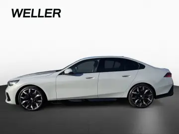 BMW 520i M Sport PRO Pano B W IconicGlow