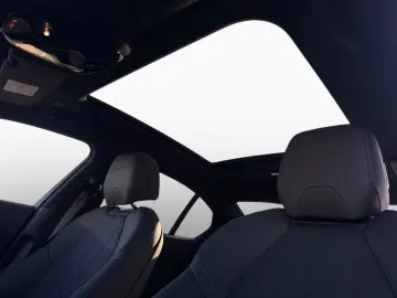 BMW 520i M Sport PRO Pano B W IconicGlow