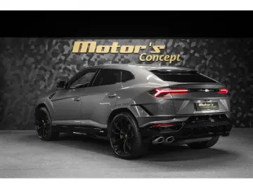 LAMBORGHINI URUS S V8 666 CP AKRAPOVIC CARBON