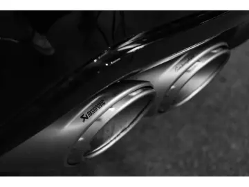 LAMBORGHINI URUS S V8 666 CP AKRAPOVIC CARBON