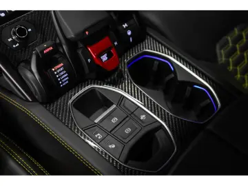 LAMBORGHINI URUS S V8 666 CP AKRAPOVIC CARBON