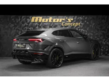 LAMBORGHINI URUS S V8 666 CP AKRAPOVIC CARBON