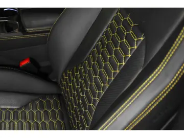 LAMBORGHINI URUS S V8 666 CP AKRAPOVIC CARBON