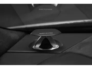 LAMBORGHINI URUS S V8 666 CP AKRAPOVIC CARBON