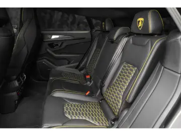 LAMBORGHINI URUS S V8 666 CP AKRAPOVIC CARBON