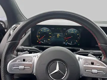 MERCEDES-BENZ GLA 250 Sportpaket El. Panodach Panorama Navi