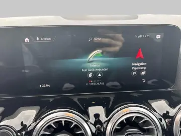 MERCEDES-BENZ GLA 250 Sportpaket El. Panodach Panorama Navi