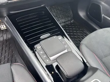 MERCEDES-BENZ GLA 250 Sportpaket El. Panodach Panorama Navi