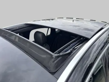 MERCEDES-BENZ GLA 250 Sportpaket El. Panodach Panorama Navi