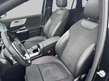 MERCEDES-BENZ GLA 250 Sportpaket El. Panodach Panorama Navi