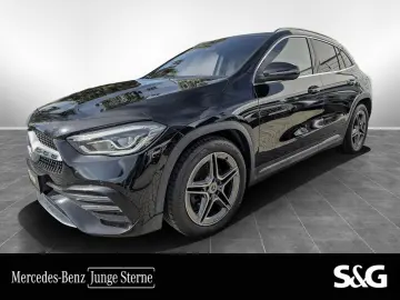 MERCEDES-BENZ GLA 250 4M AMG Panoschieb. LED AHK RüKam 19