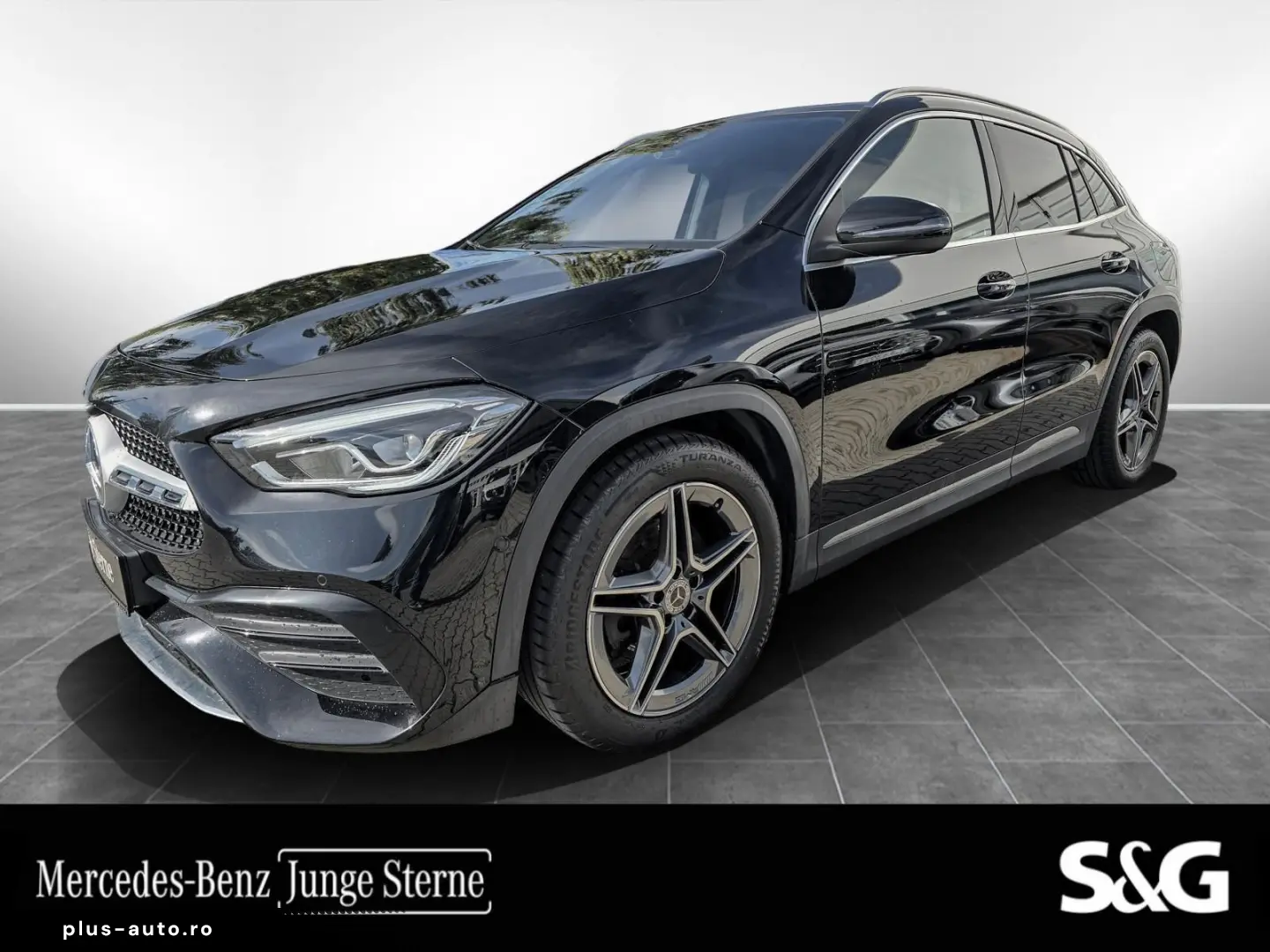 MERCEDES-BENZ GLA 250 4M AMG Panoschieb. LED AHK RüKam 19