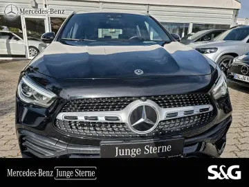 MERCEDES-BENZ GLA 250 4M AMG Panoschieb. LED AHK RüKam 19