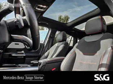 MERCEDES-BENZ GLA 250 4M AMG Panoschieb. LED AHK RüKam 19