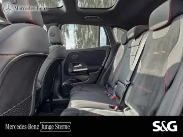 MERCEDES-BENZ GLA 250 4M AMG Panoschieb. LED AHK RüKam 19