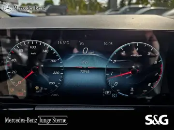 MERCEDES-BENZ GLA 250 4M AMG Panoschieb. LED AHK RüKam 19