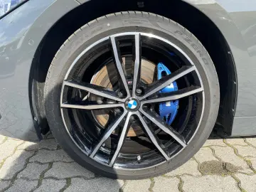 BMW 320 d xDrive Touring M Sport Pano Lenkradh. LED