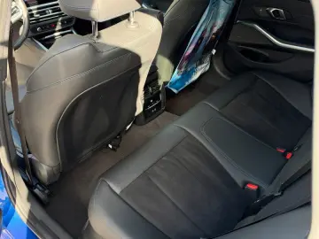 BMW 320 3 Touring 320 d xDrive M Sport Portimao Blau