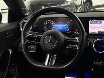 MERCEDES-BENZ CLA 200 AMG Line Night Standheizung Bu…