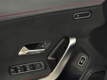 MERCEDES-BENZ CLA 200 AMG Line Night Standheizung Bu…
