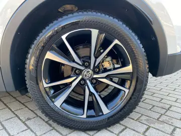 TOYOTA C-HR 1.8 Hybrid TeamD NAVI TECHNIK-PAKET PDC SHZ