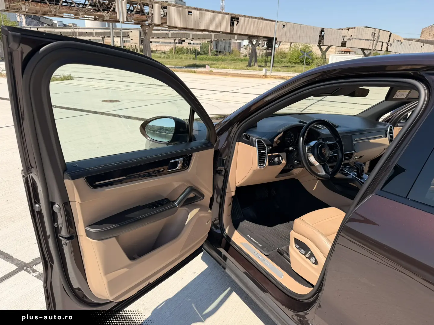 Porsche Cayenne E-Hybrid 462 CP   Peste 29.000 € Opționale