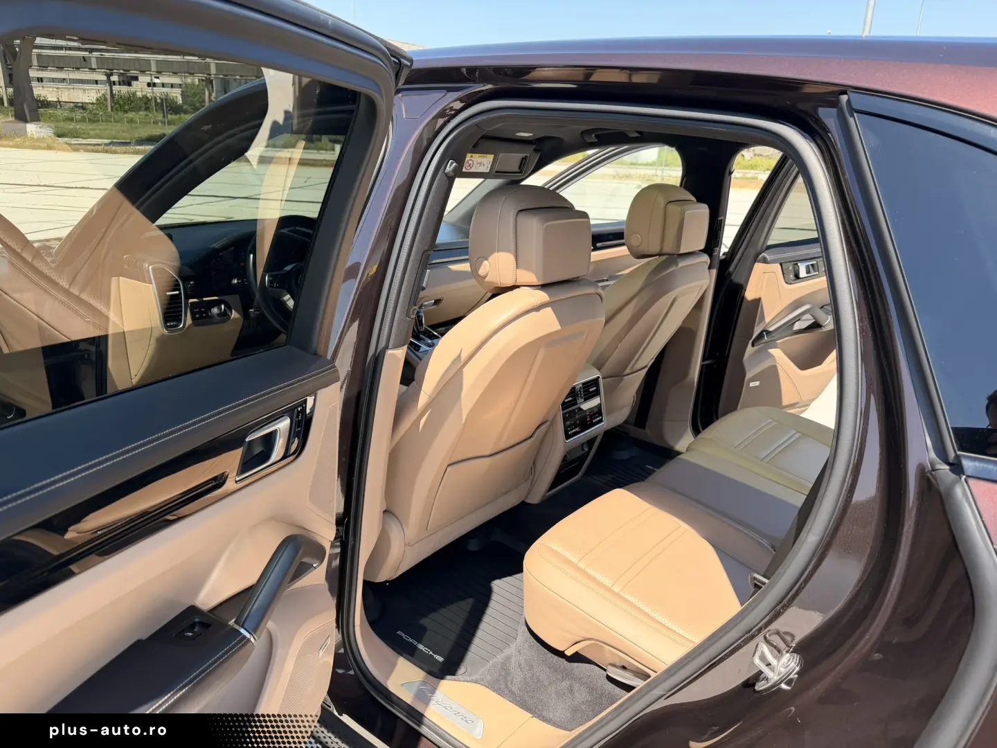 Porsche Cayenne E-Hybrid 462 CP   Peste 29.000 € Opționale