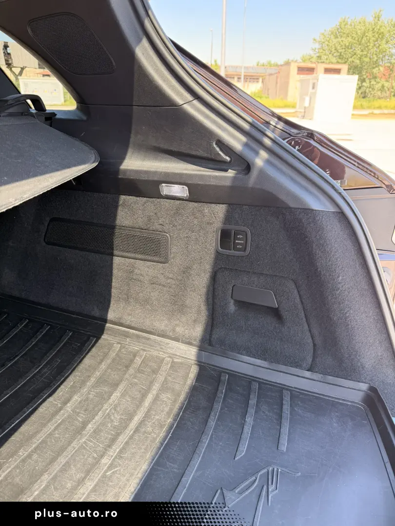 Porsche Cayenne E-Hybrid 462 CP   Peste 29.000 € Opționale