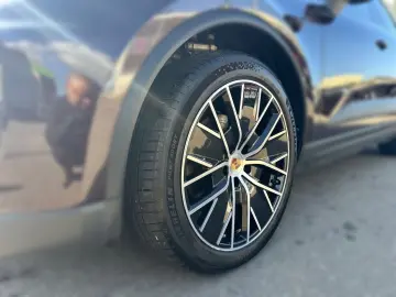 PORSCHE Macan 4  LUFT AHK KAMERA HUD MATRIX PANO 4x SHZ