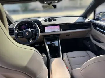 PORSCHE Macan 4  LUFT AHK KAMERA HUD MATRIX PANO 4x SHZ