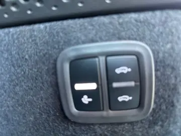 PORSCHE Macan 4  LUFT AHK KAMERA HUD MATRIX PANO 4x SHZ