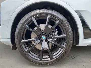 BMW X7 xDrive40d AHK 360