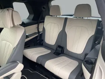BMW X7 xDrive40d AHK 360